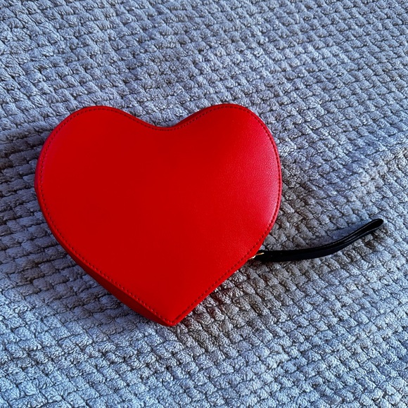 NEW Ipsy Heart Shaped Cosmetic Bag Red - Picture 1 of 3